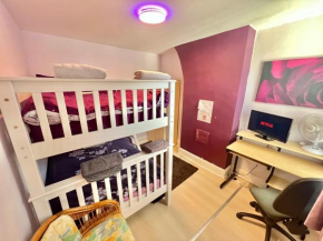 Budget private bedrooms w dedicated bath MediaCity, MUFC Salford